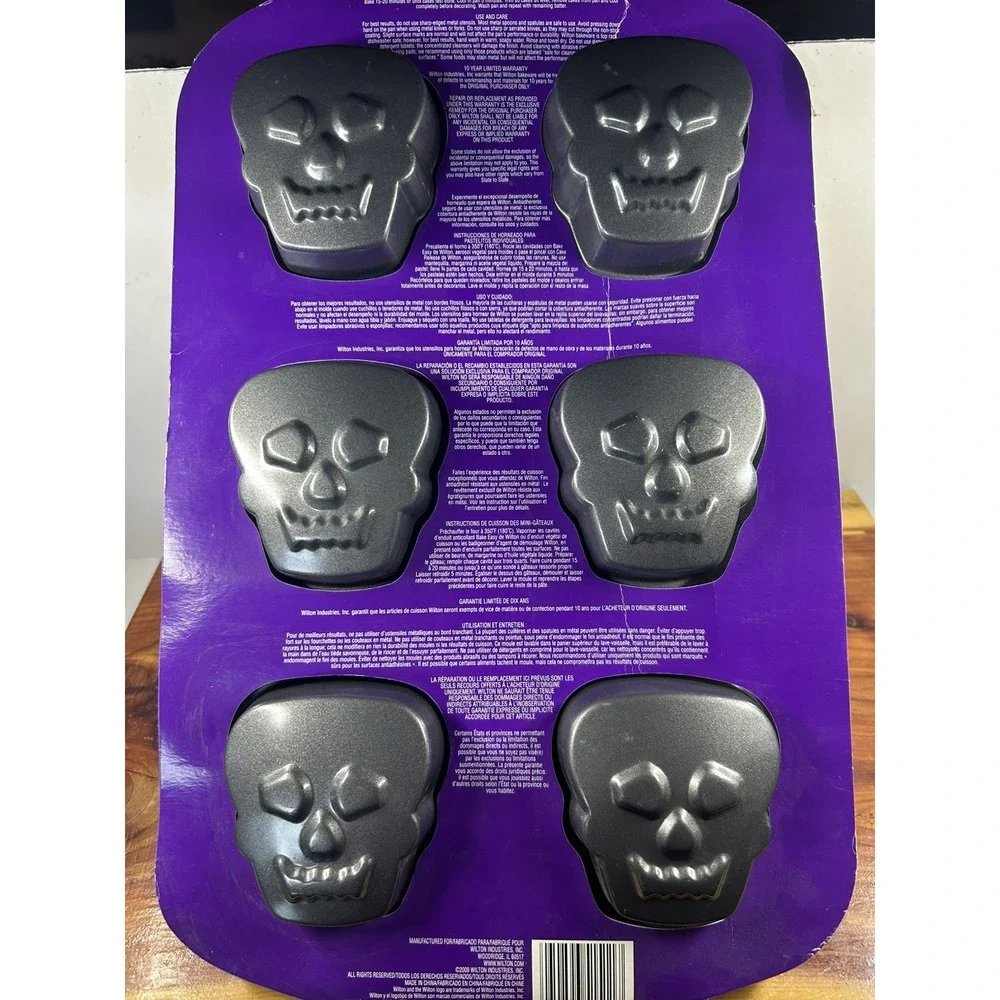 Wilton SKULLS‎ Halloween 6 Mini Cakes Pan Non-stick